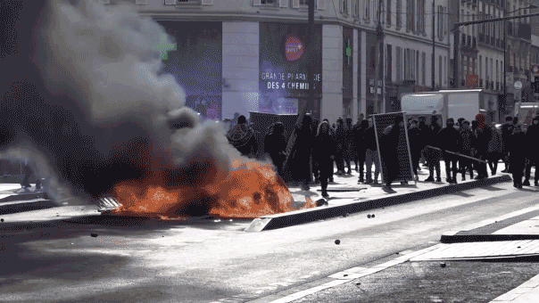 Macron trashes American free speech as riots grip France — internet unloads: ‘Enormous fool’