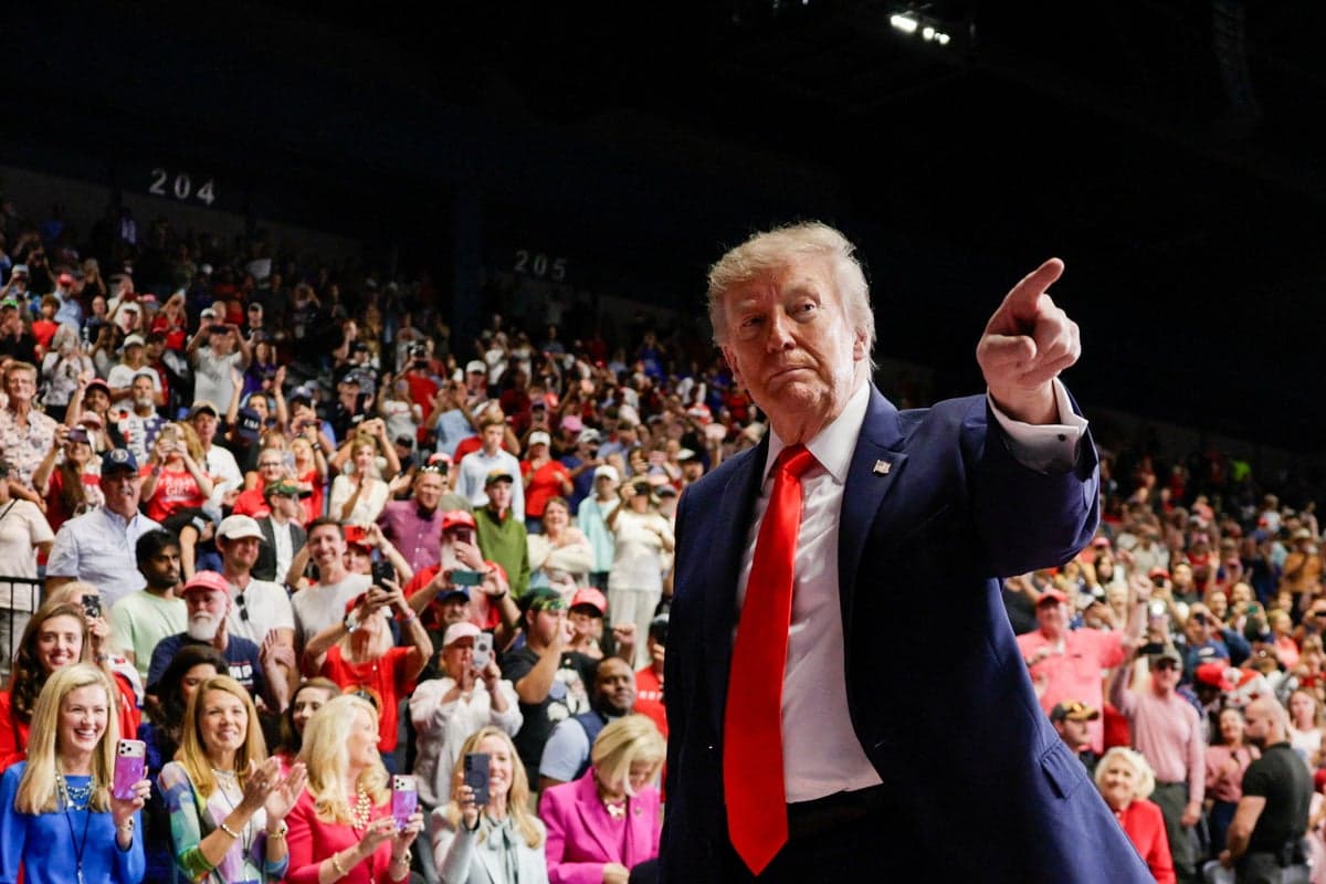 Trump yells ‘shut up’ at protester just minutes into final sprint of midterm rallies